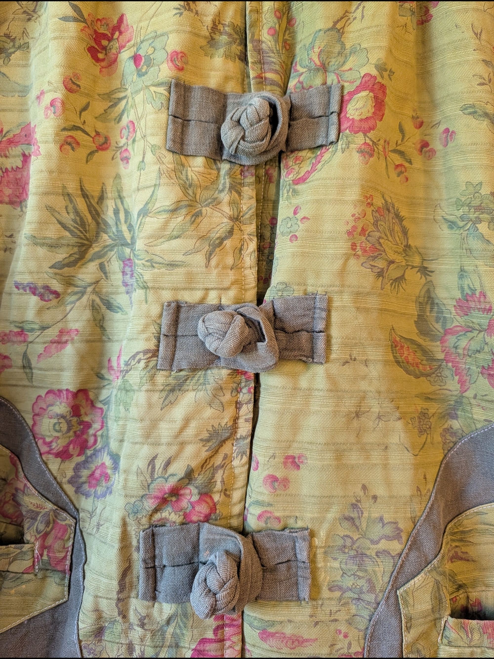 "Qtanztse" Floral Hooded Jacket in Olive Green - Picture 2 of 12